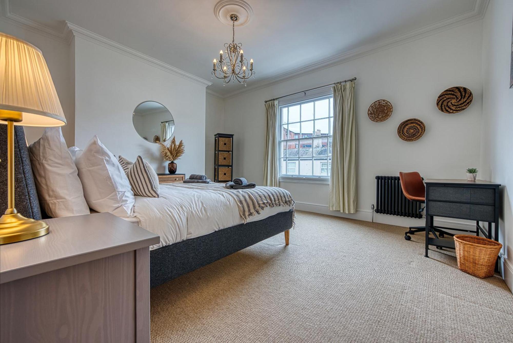 2-Bedroom Stunning, Modern & Spacious Apartment, Near Ocean Village, Central Southampton - Plenty Of Parking - By Blue Puffin Stays Екстер'єр фото