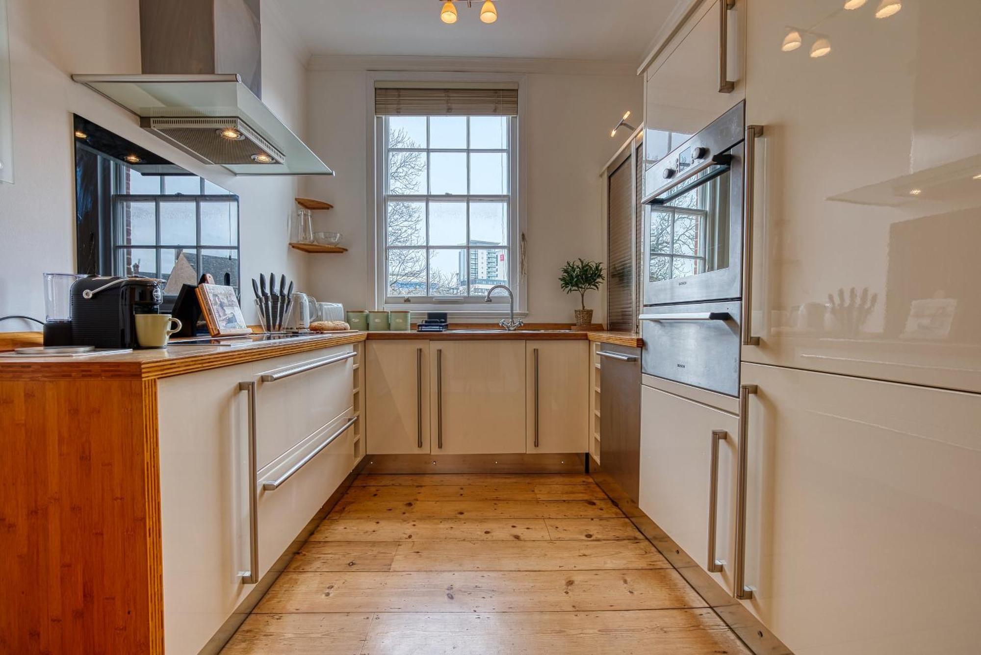 2-Bedroom Stunning, Modern & Spacious Apartment, Near Ocean Village, Central Southampton - Plenty Of Parking - By Blue Puffin Stays Екстер'єр фото